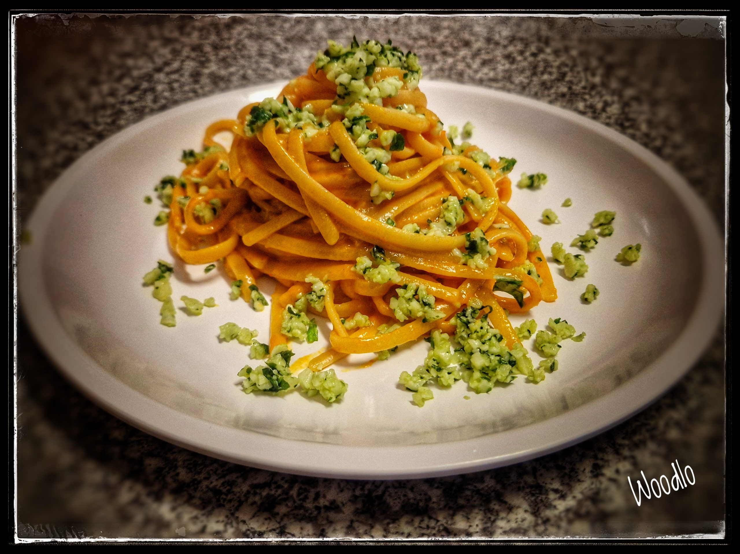 SPAGHETTI ALLA CREMA DI PEPERONE CON PECORINO AROMATIZZATO AL BASILICO